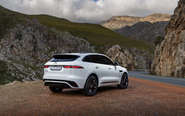  Jaguar F-Pace D300 R-Dynamic Black Pack