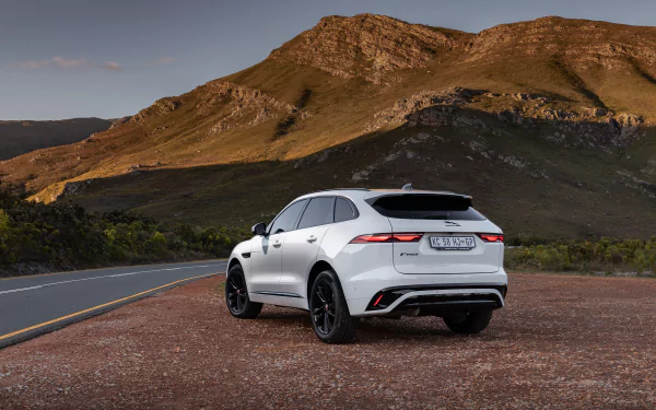  Jaguar F-Pace D300 R-Dynamic Black Pack
