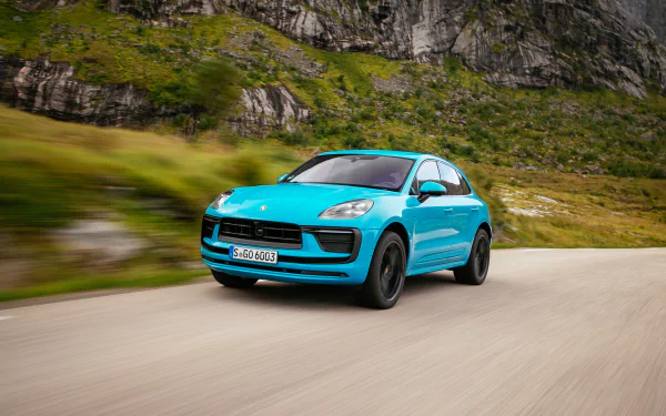  Blue Porsche Macan (95B)