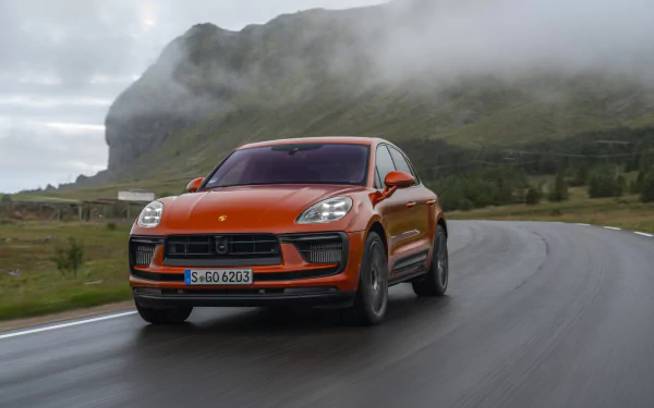  Orange Porsche Macan S (95B)