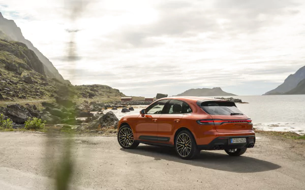  Orange Porsche Macan S (95B)