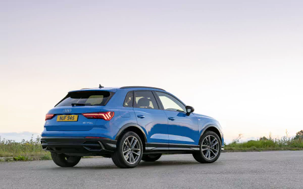  Blue Audi Q3 45 TFSI e S line
