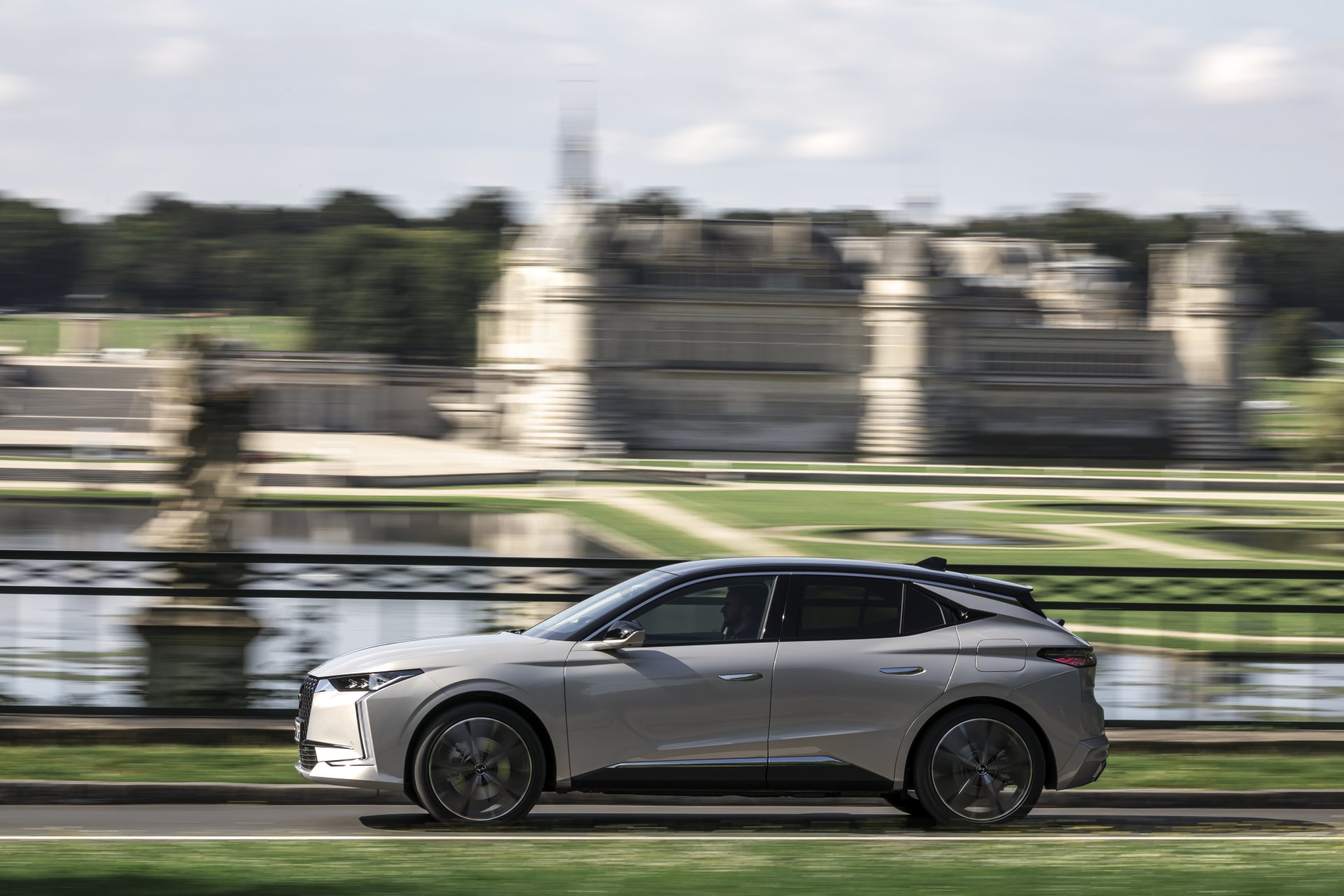 Download Electric Car DS 4 E-Tense Vehicle DS 4 4k Ultra HD Wallpaper