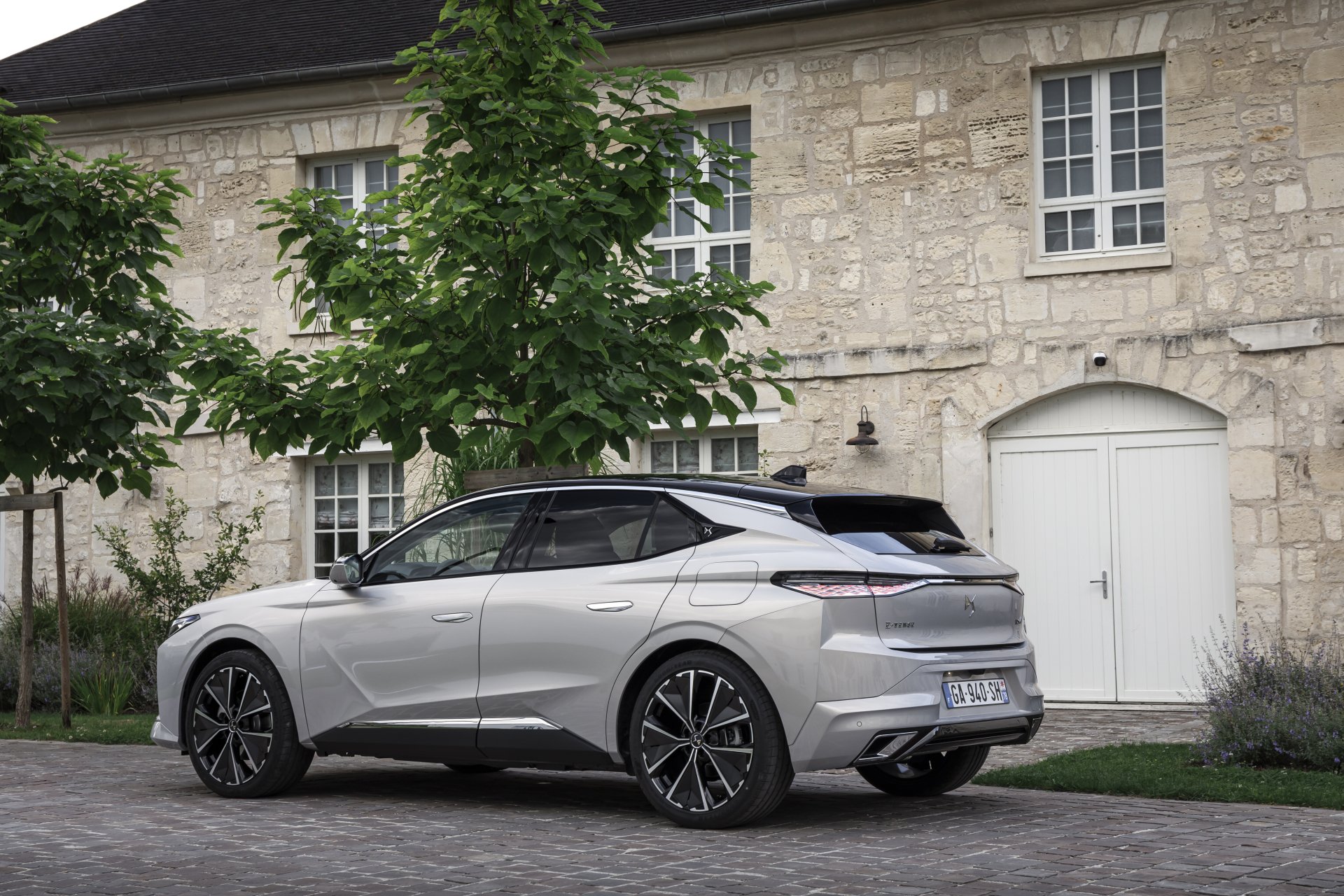 Download Electric Car DS 4 E-Tense Vehicle DS 4 4k Ultra HD Wallpaper