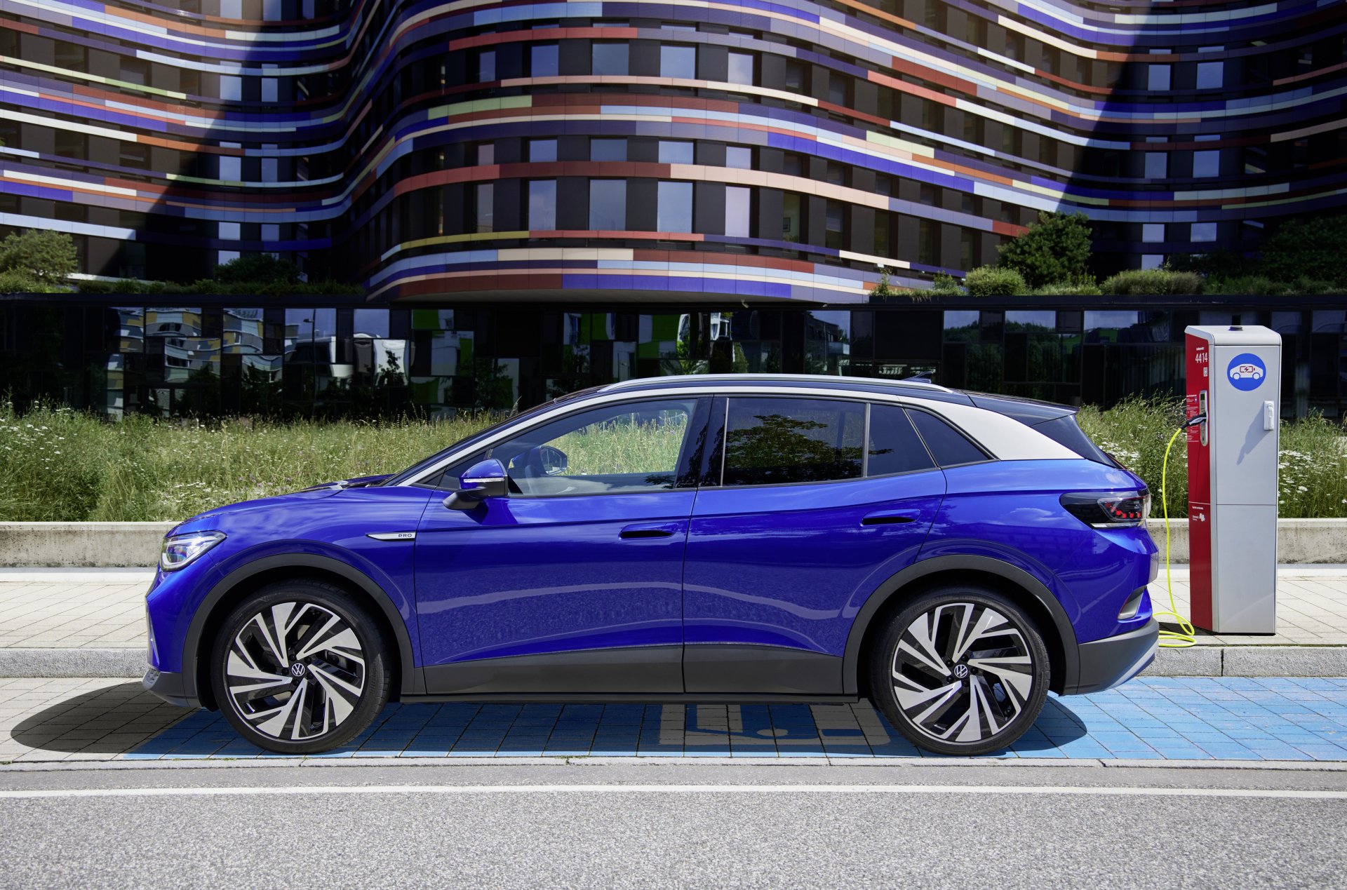 Download Compact Car Electric Car Volkswagen ID.4 Pro Vehicle Volkswagen ID.4 4k Ultra HD Wallpaper