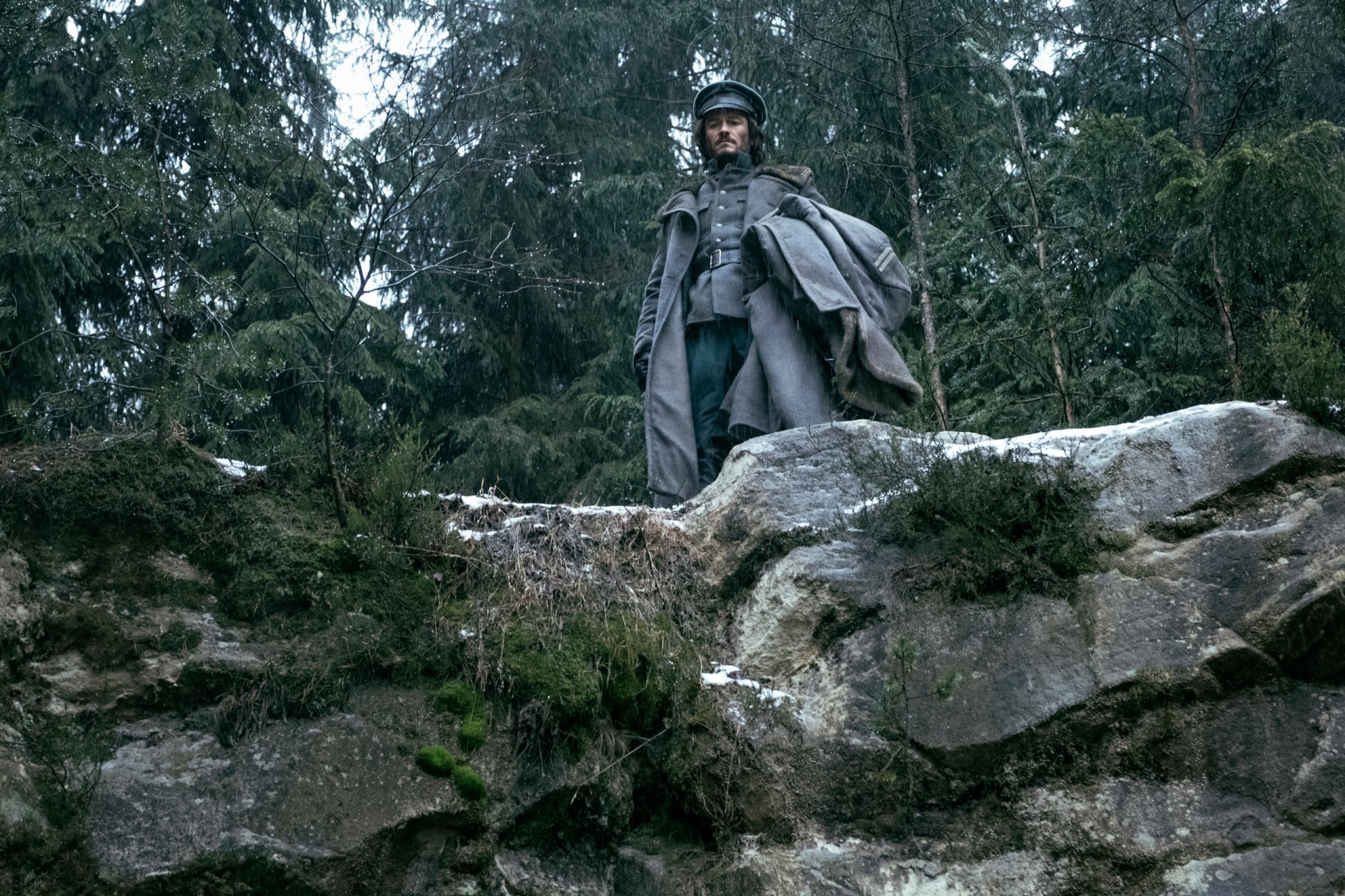 Download Rycroft Philostrate Orlando Bloom TV Show Carnival Row HD Wallpaper