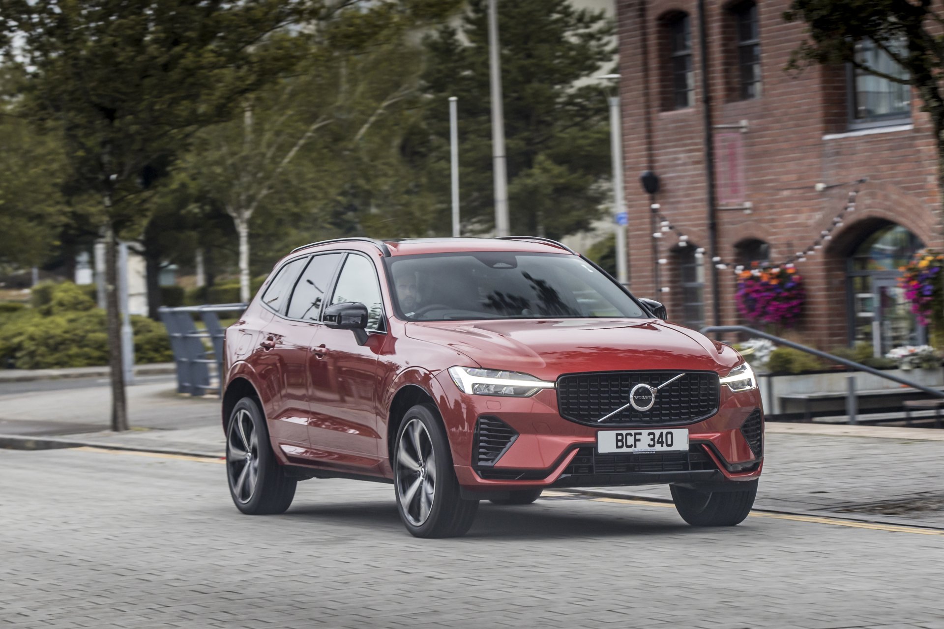 Download SUV Volvo XC60 T8 AWD Vehicle Volvo XC60 4k Ultra HD Wallpaper