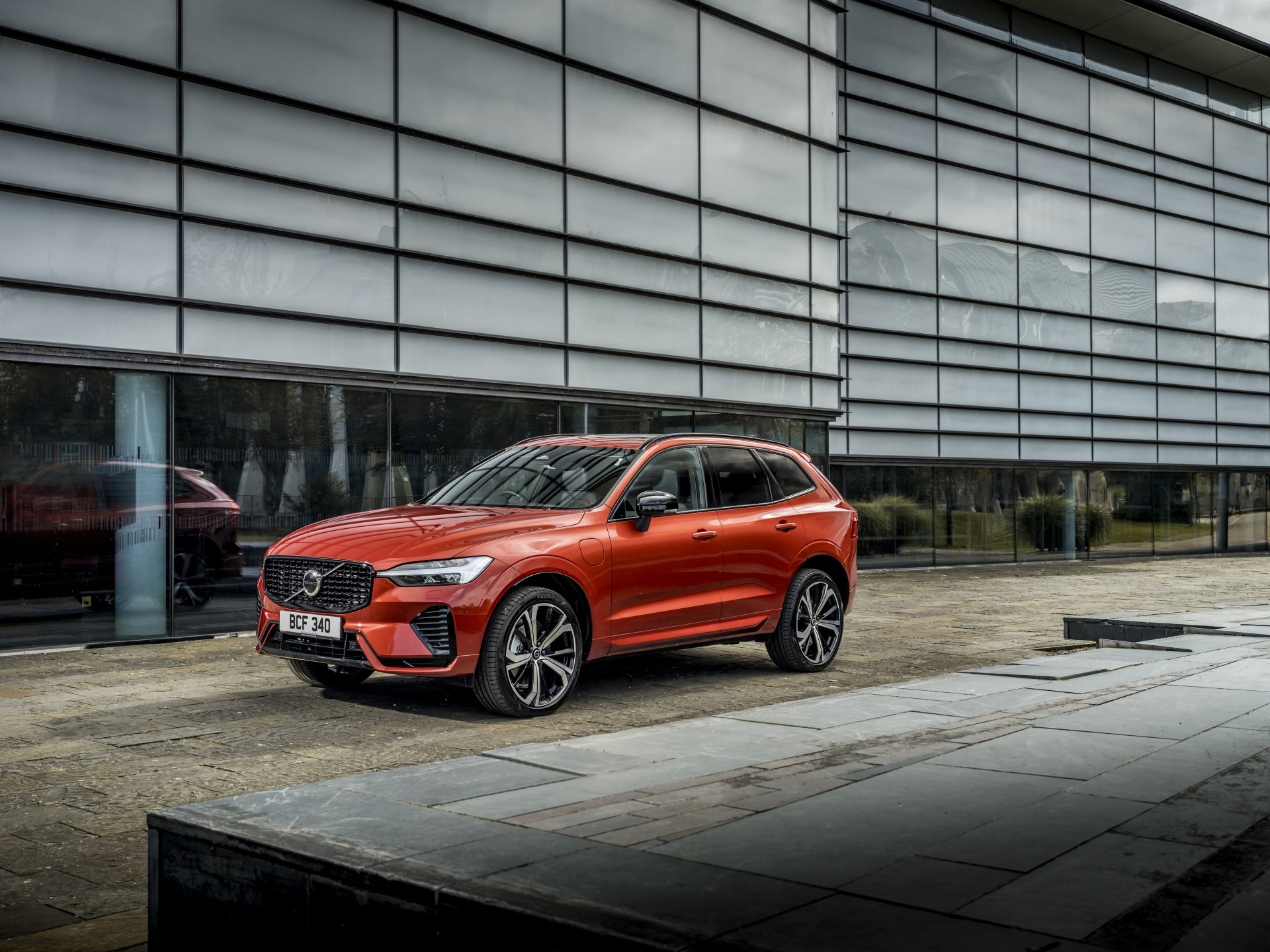 Download SUV Volvo XC60 T8 AWD Vehicle Volvo XC60 4k Ultra HD Wallpaper