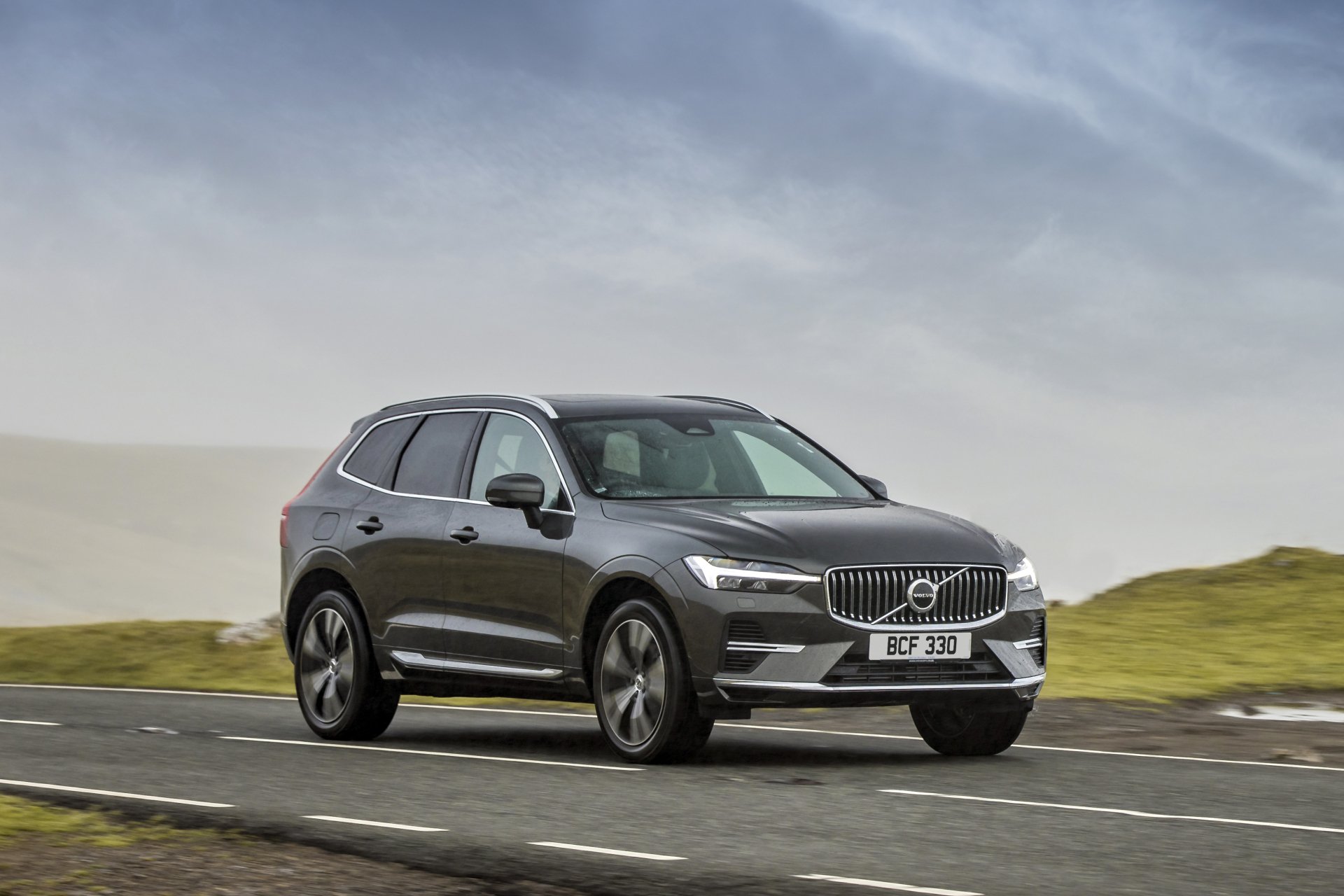 Download SUV Volvo XC60 T6 AWD Vehicle Volvo XC60 4k Ultra HD Wallpaper