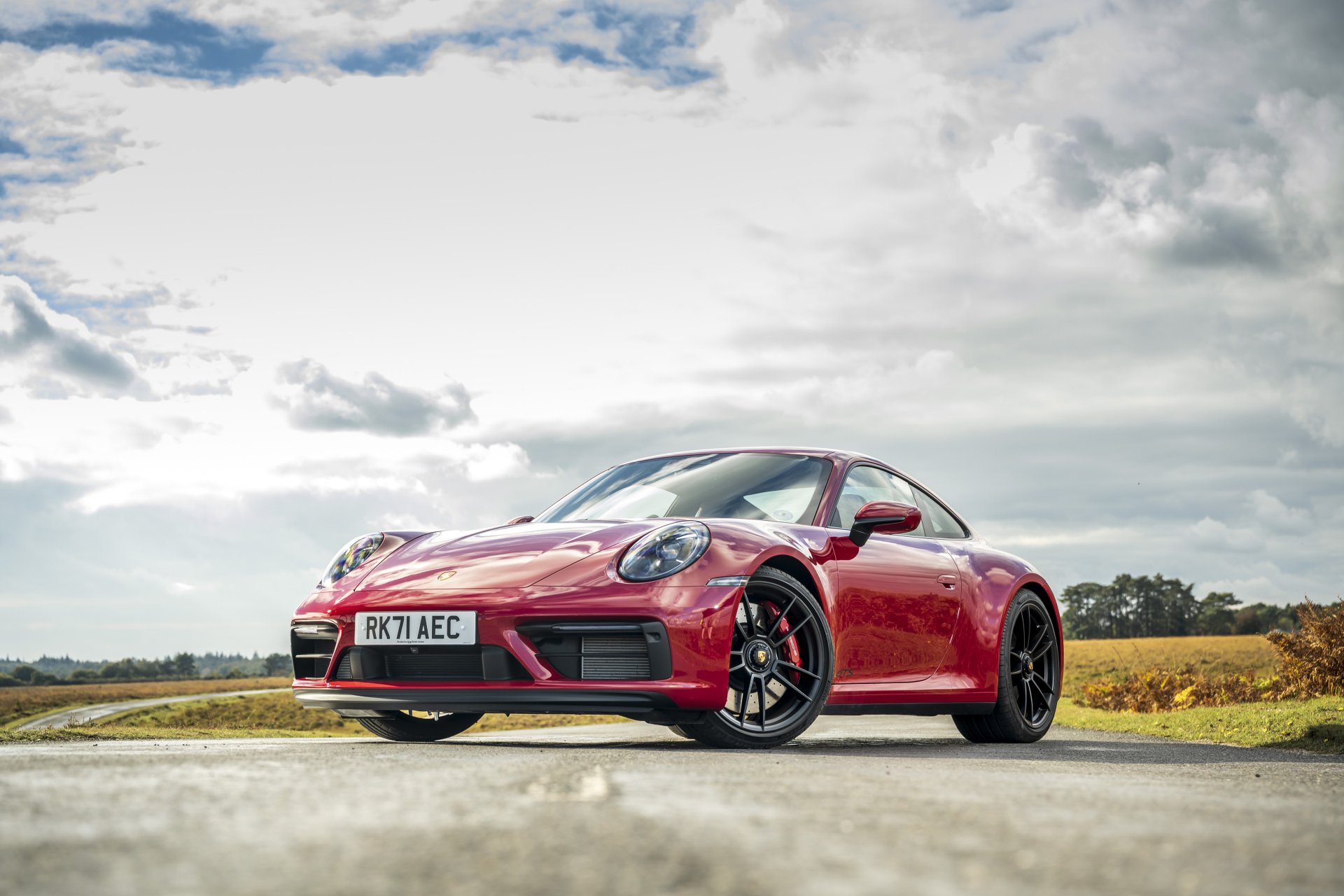 Download Vehicle Porsche 911 Carrera GTS 4k Ultra HD Wallpaper