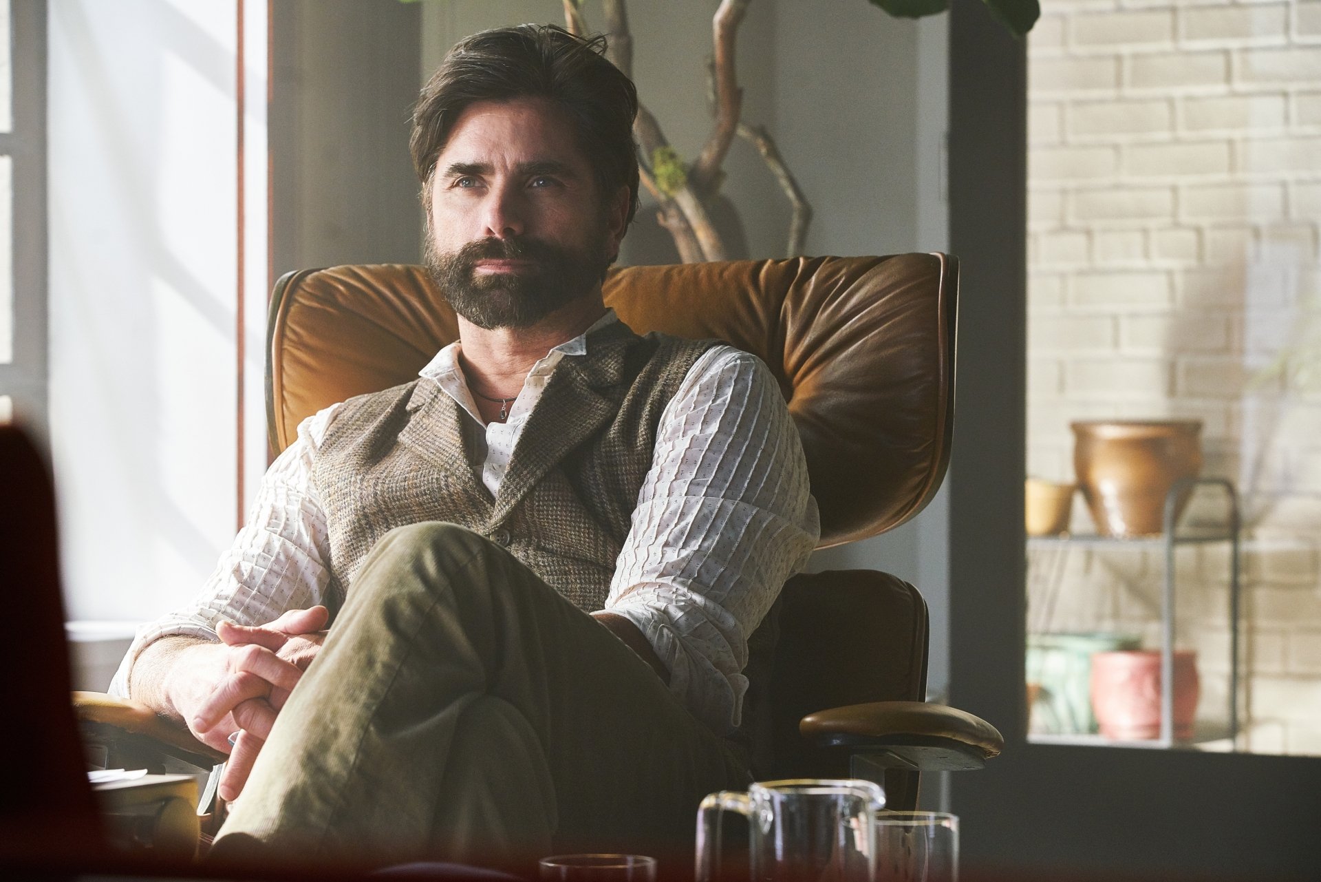 Download TV Show YOU 4k Ultra HD Wallpaper