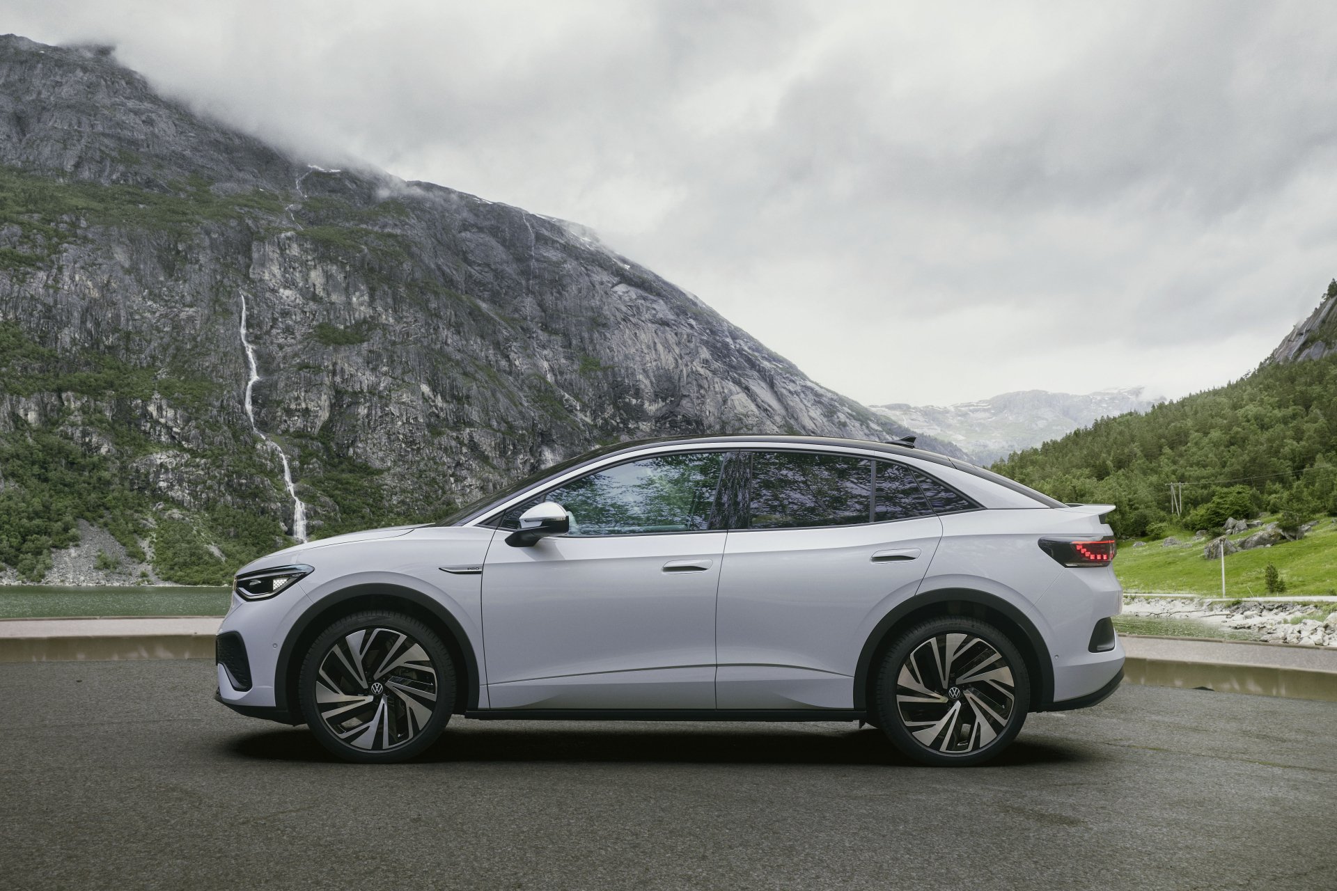 Download SUV Volkswagen ID.5 Pro Vehicle Volkswagen ID.5 4k Ultra HD Wallpaper