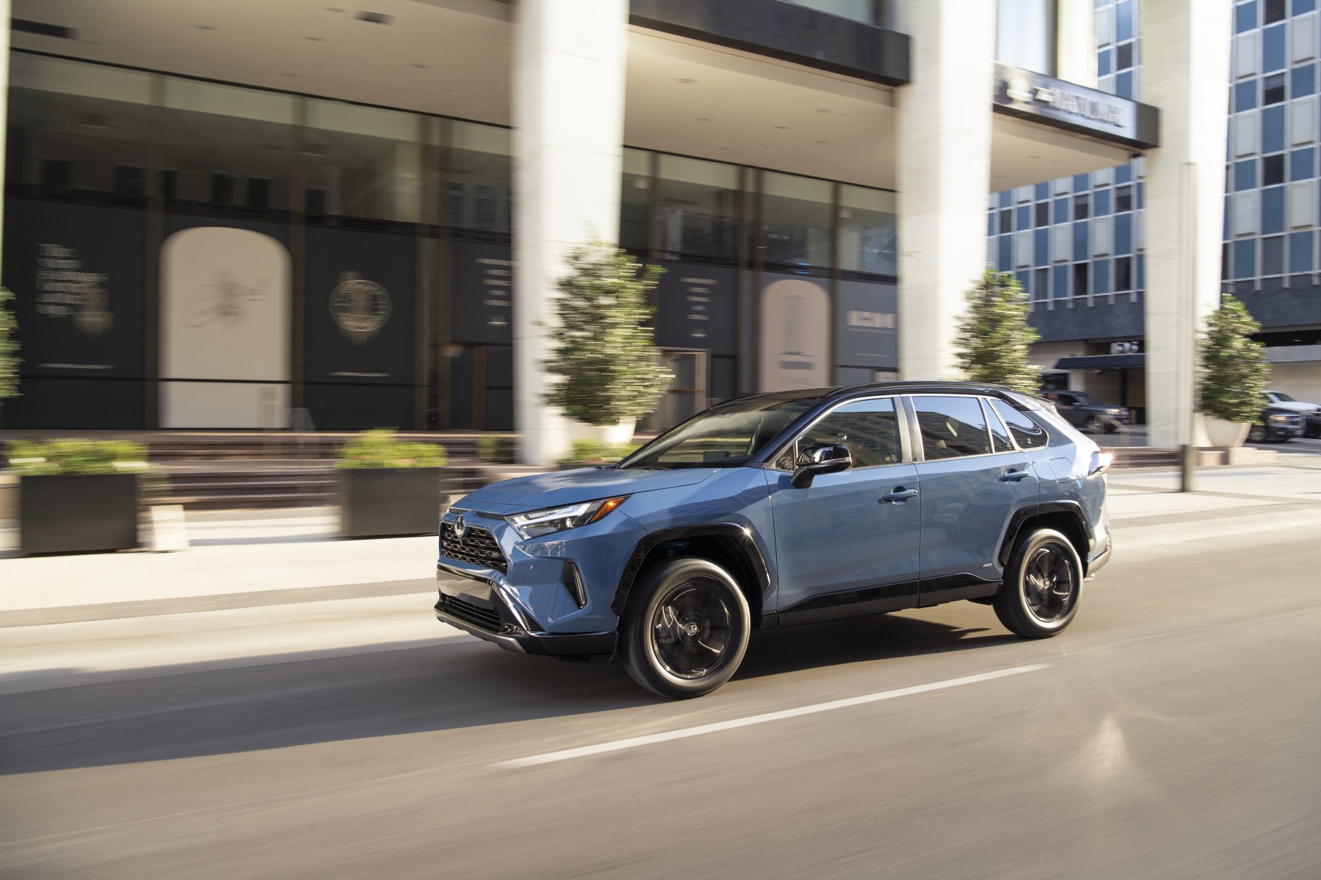 Download SUV Toyota RAV4 XSE Hybrid Vehicle Toyota RAV4 Hybrid 8k Ultra HD Wallpaper