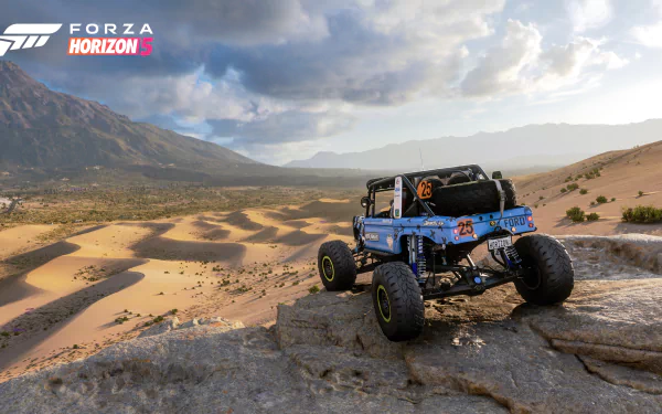 4K Ultra HD Forza Horizon 5 PC wallpaper featuring a rugged off-road vehicle overlooking a vast desert landscape with mountains under a cloudy sky.