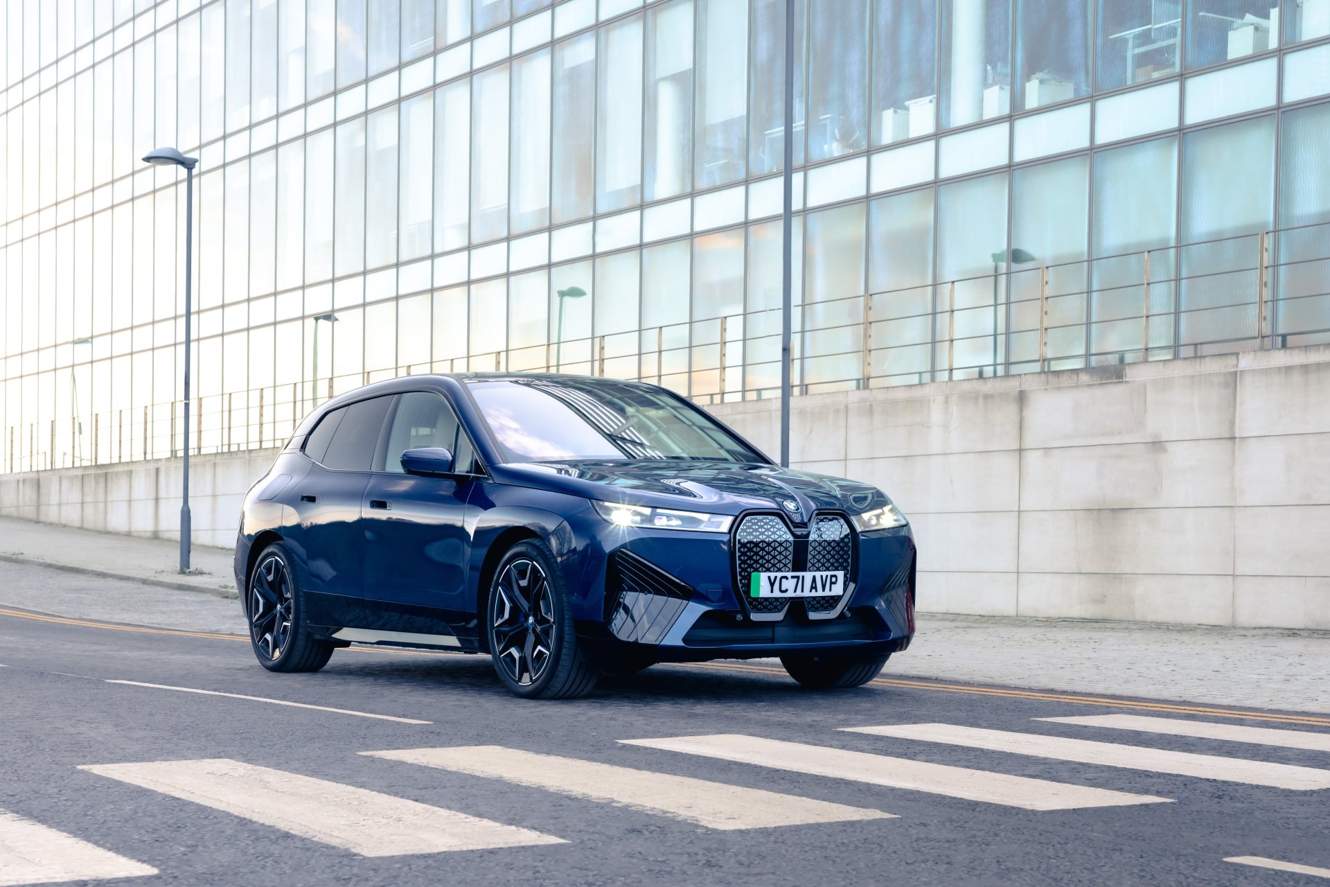 Download SUV Vehicle BMW IX XDrive40 Sport 4k Ultra HD Wallpaper