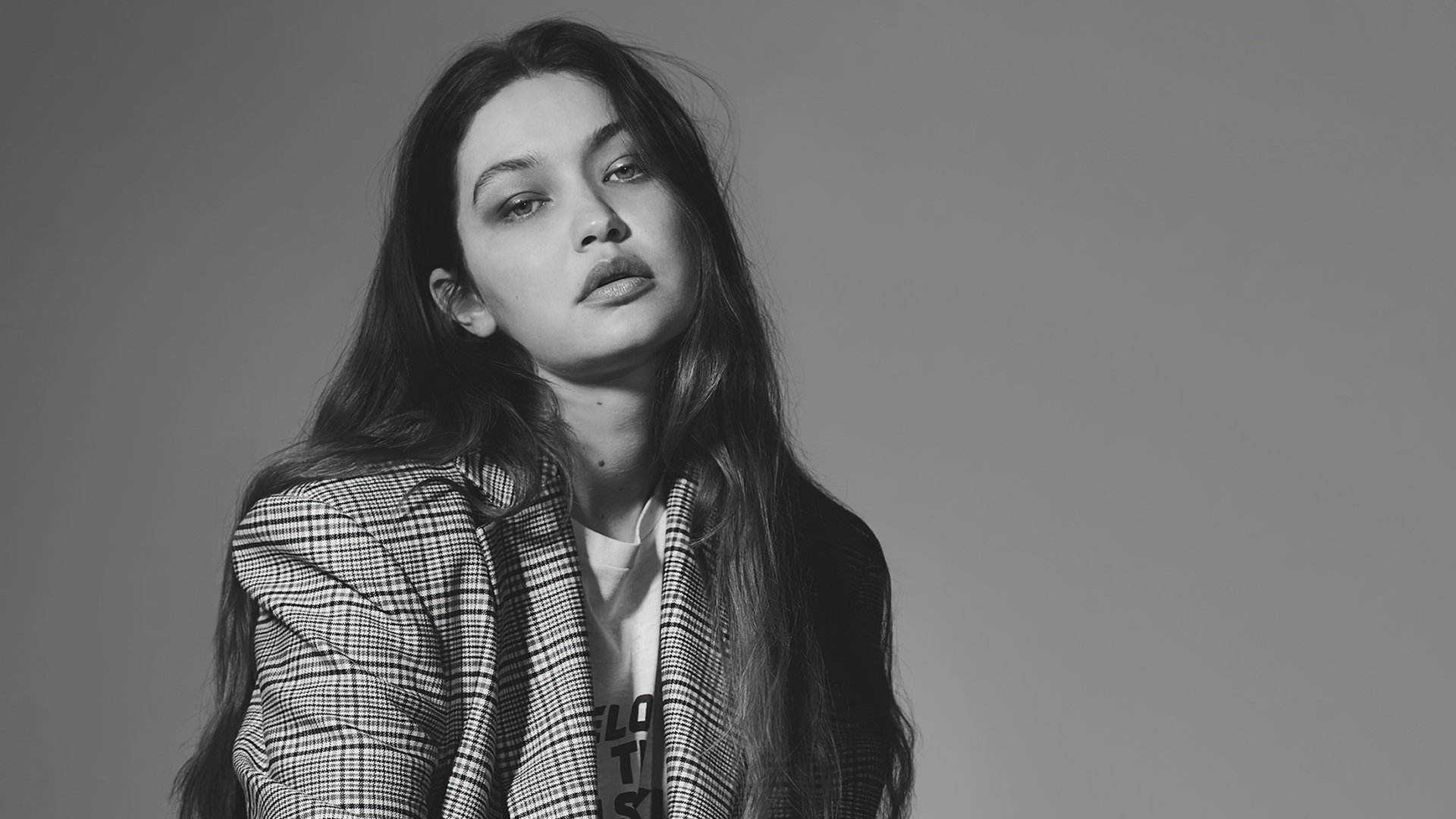Download Black & White Celebrity Gigi Hadid HD Wallpaper