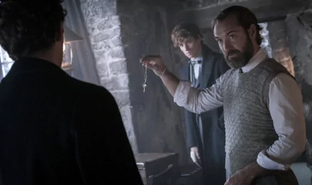 Jude Law movie Fantastic Beasts: The Secrets of Dumbledore HD Desktop Wallpaper | Background Image