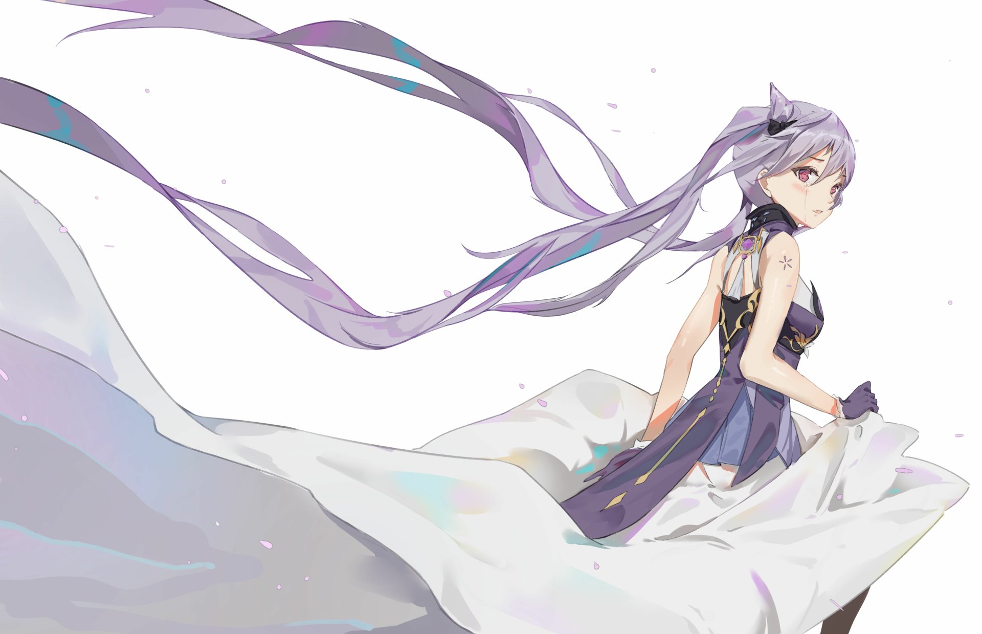 4K Ultra HD PC wallpaper of Keqing (Genshin Impact) — video game character with purple hair and a flowing white-and-purple gown, ribbons streaming against a minimalist white background.