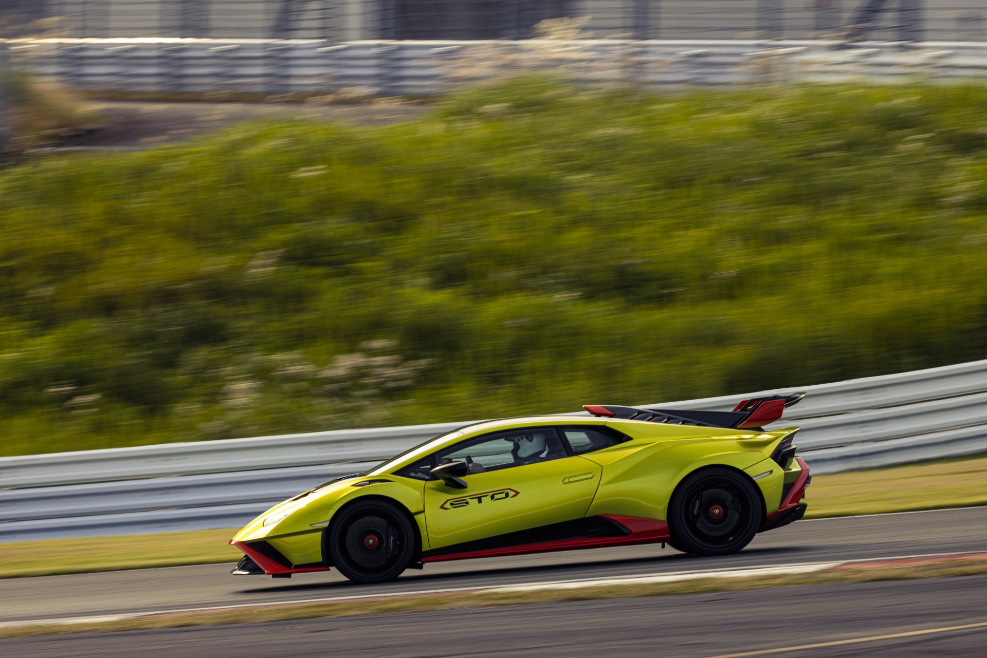 Download Vehicle Lamborghini Huracán STO 4k Ultra HD Wallpaper