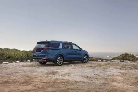 SUV vehicle Kia Carnival HD Desktop Wallpaper | Background Image