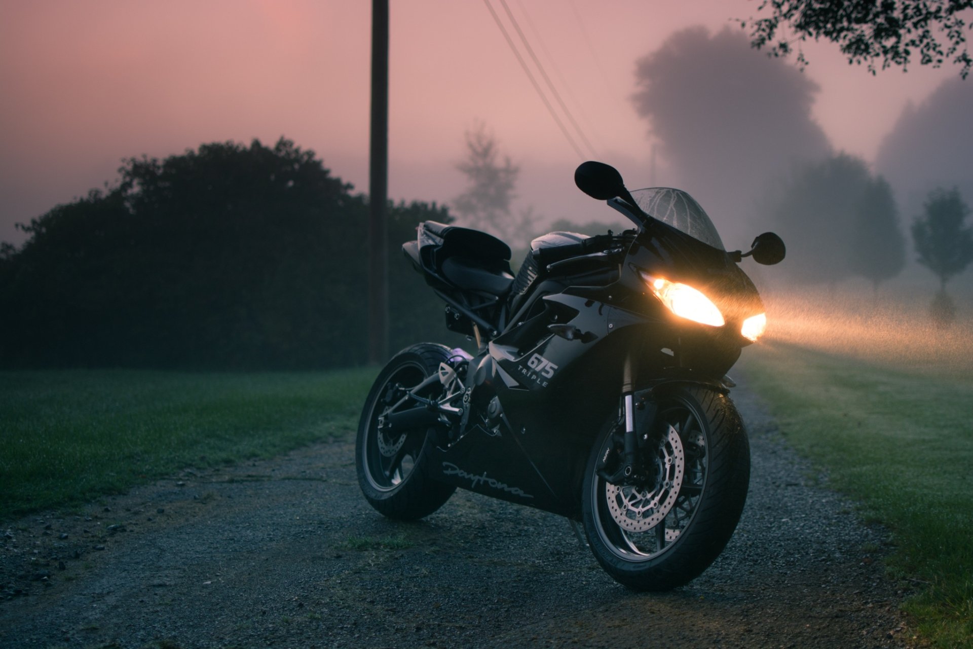 Download Vehicle Triumph Daytona 675 HD Wallpaper