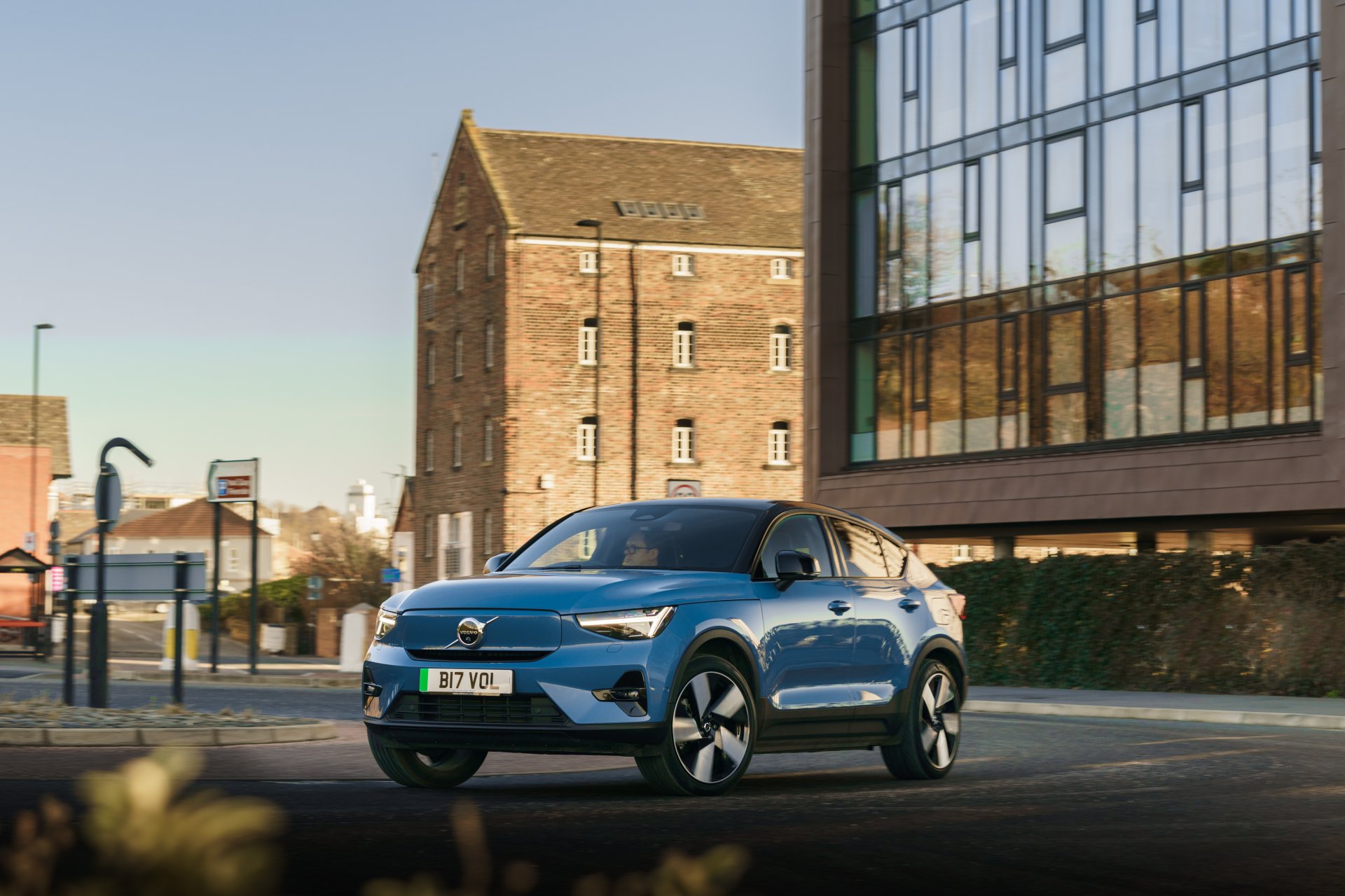 Download SUV Vehicle Volvo C40 4k Ultra HD Wallpaper