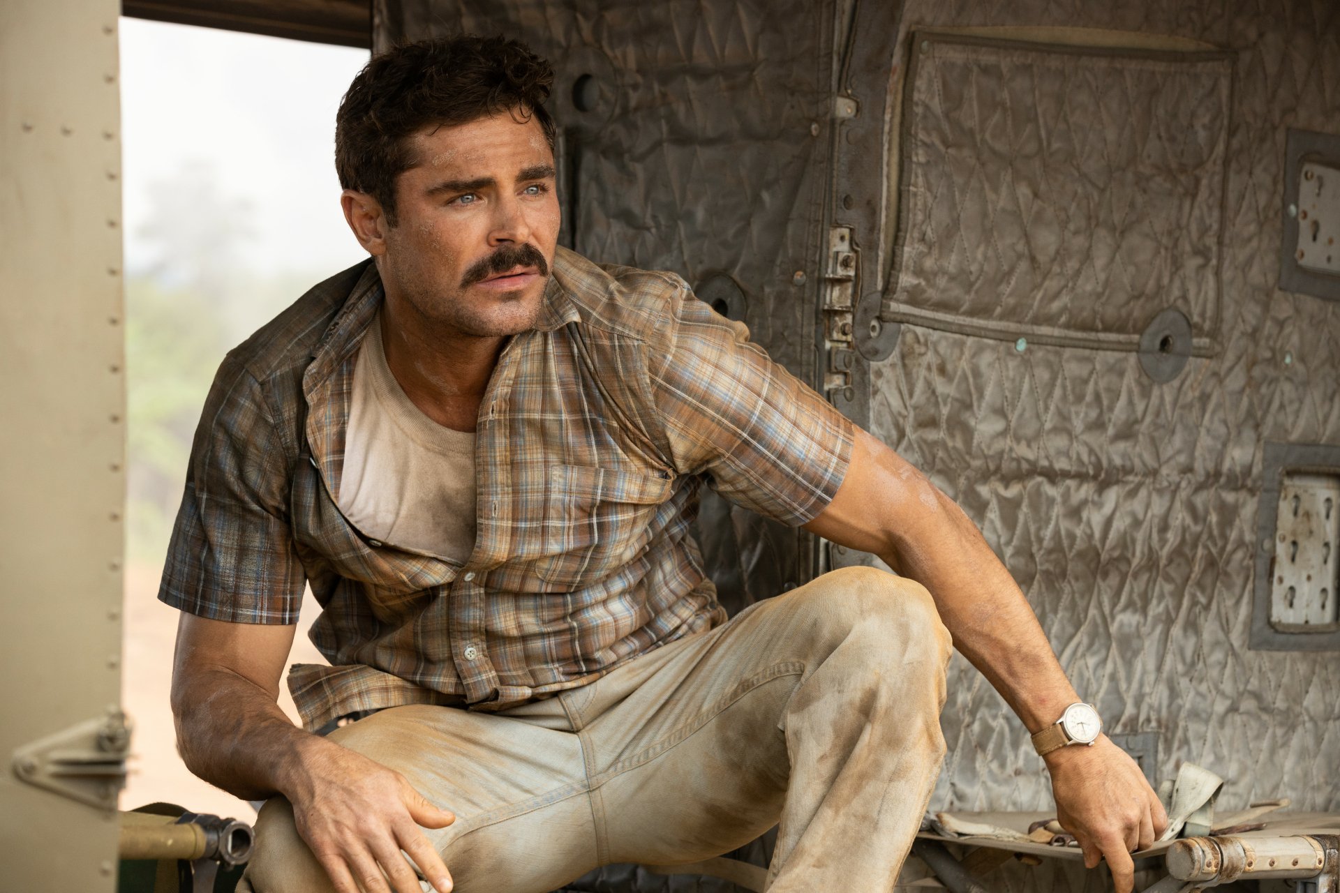 Download Zac Efron Movie The Greatest Beer Run Ever 4k Ultra HD Wallpaper