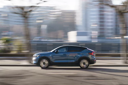 SUV vehicle Volvo C40 HD Desktop Wallpaper | Background Image