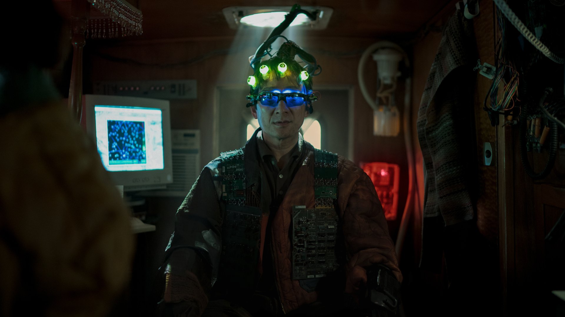 Download Jonathan Ke Quan Movie Everything Everywhere All At Once 4k Ultra HD Wallpaper