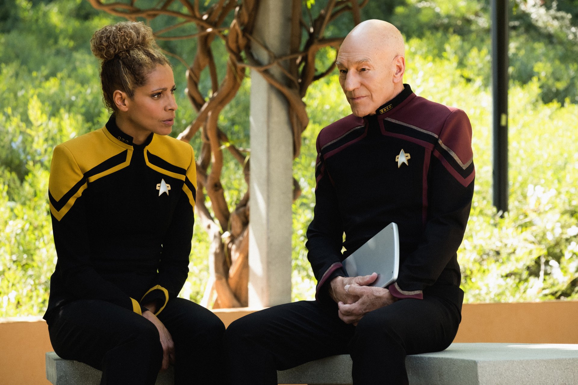 Download Rafaella (Star Trek) Michelle Hurd Jean-Luc Picard Patrick Stewart TV Show Star Trek: Picard HD Wallpaper