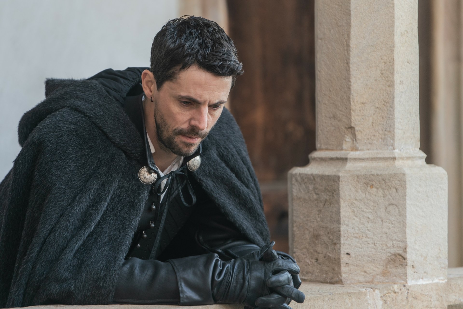 Download Matthew Goode TV Show A Discovery Of Witches 4k Ultra HD Wallpaper