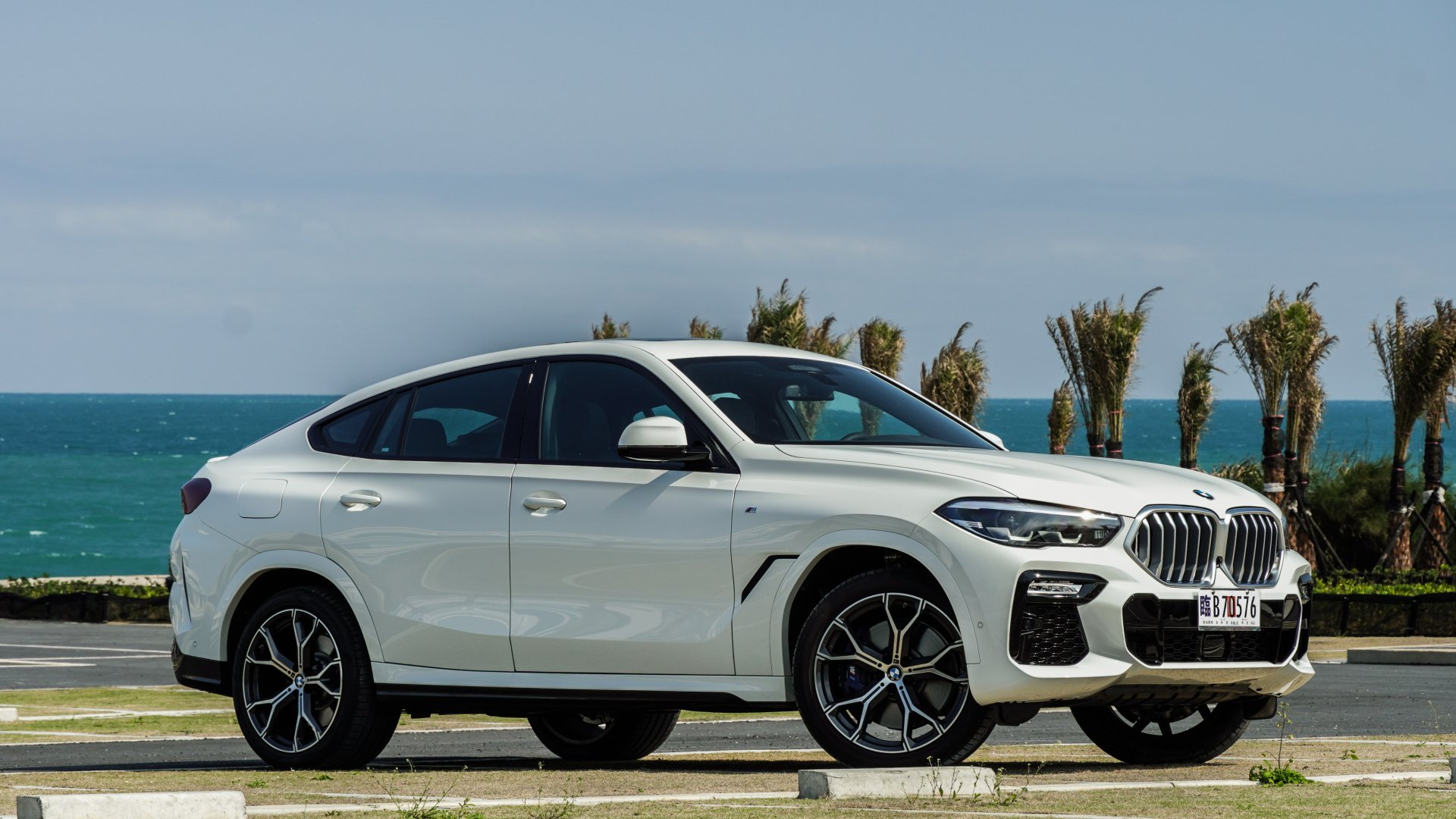 Download Vehicle BMW X6 4k Ultra HD Wallpaper