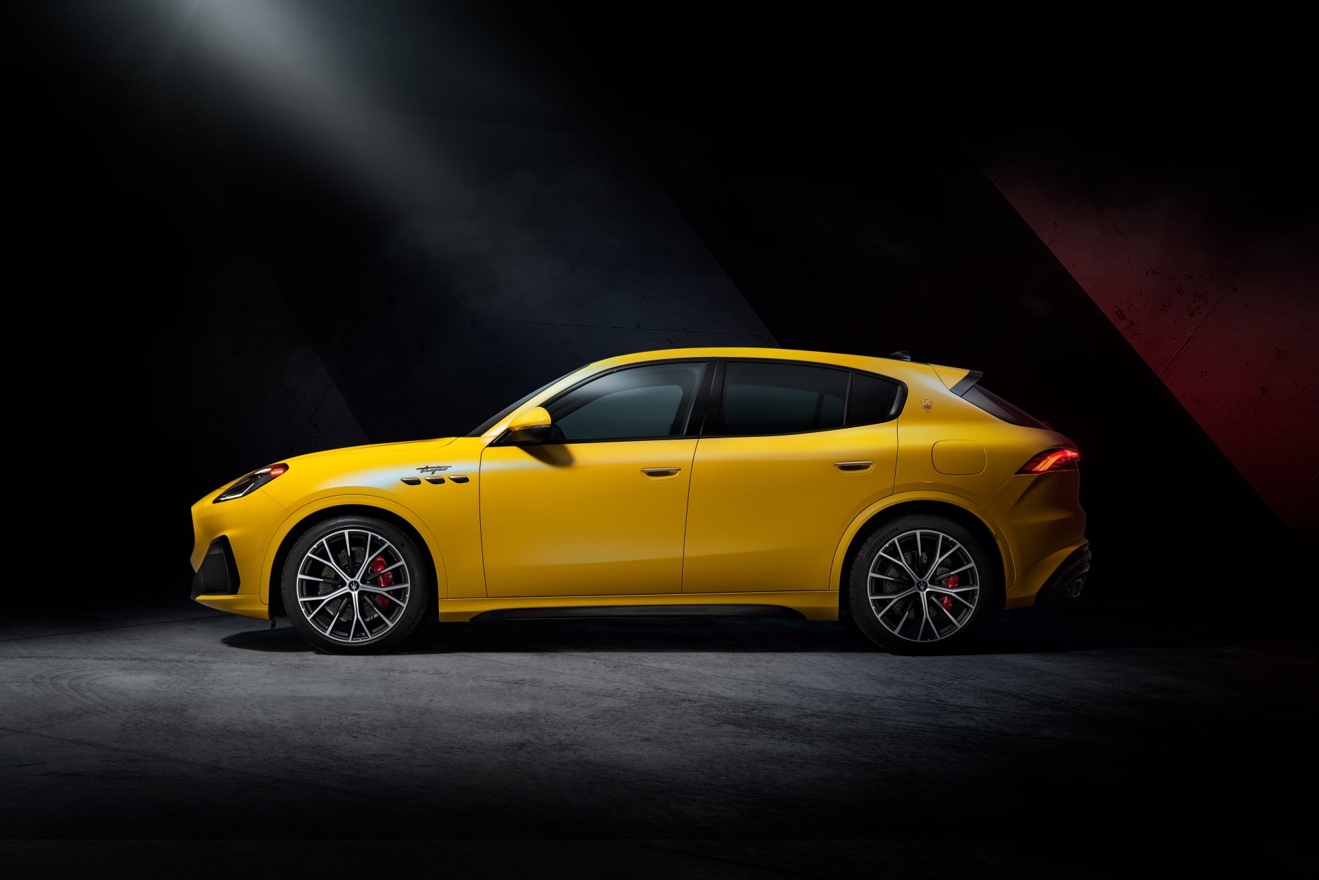 Download Maserati Grecale Trofeo Vehicle Maserati Grecale 8k Ultra HD Wallpaper