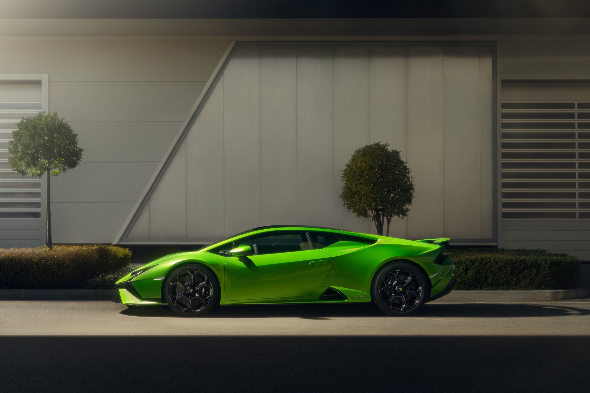 Download Vehicle Lamborghini Huracán Tecnica 8k Ultra HD Wallpaper