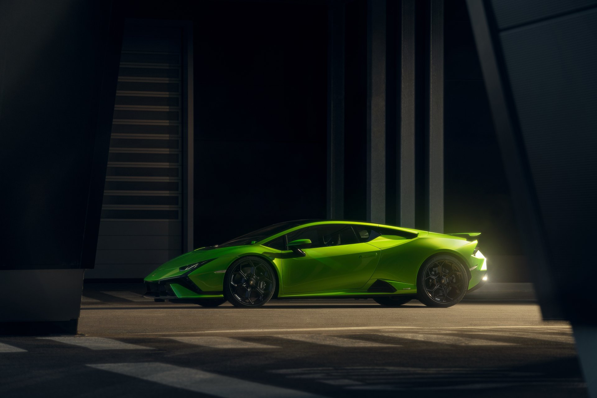 Download Vehicle Lamborghini Huracán Tecnica 8k Ultra HD Wallpaper