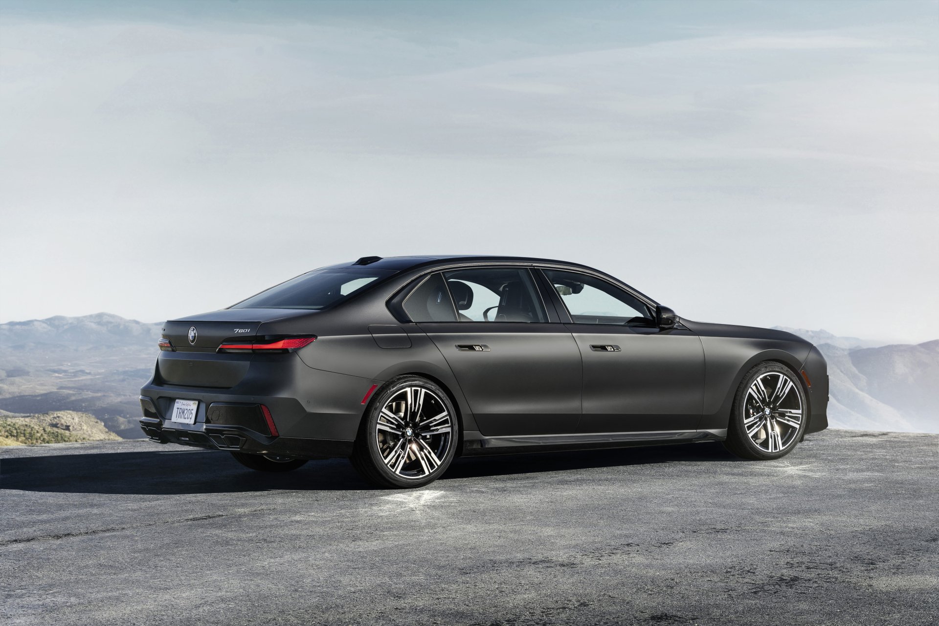 Download Vehicle BMW 760i XDrive 4k Ultra HD Wallpaper