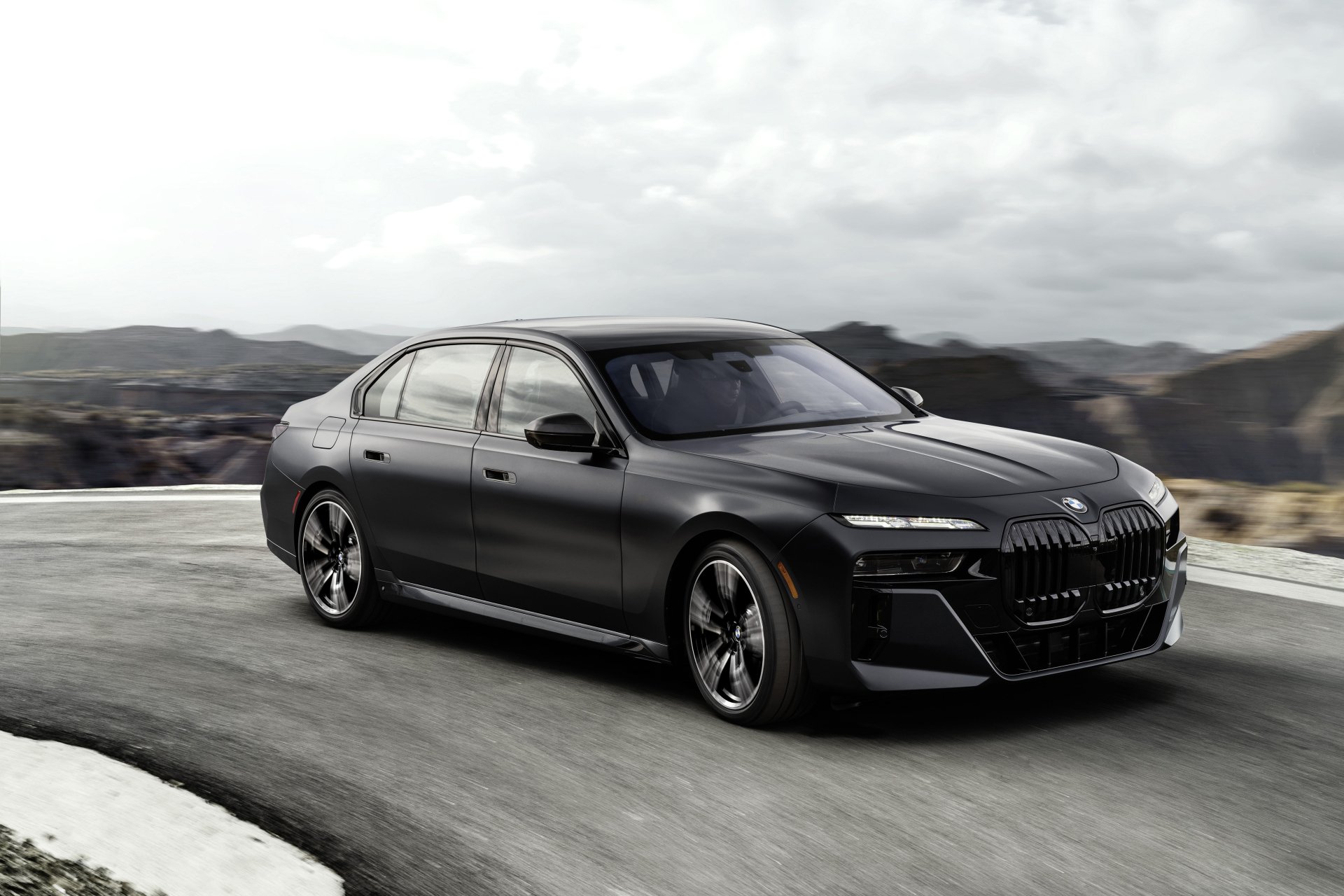 Download Vehicle BMW 760i XDrive 4k Ultra HD Wallpaper