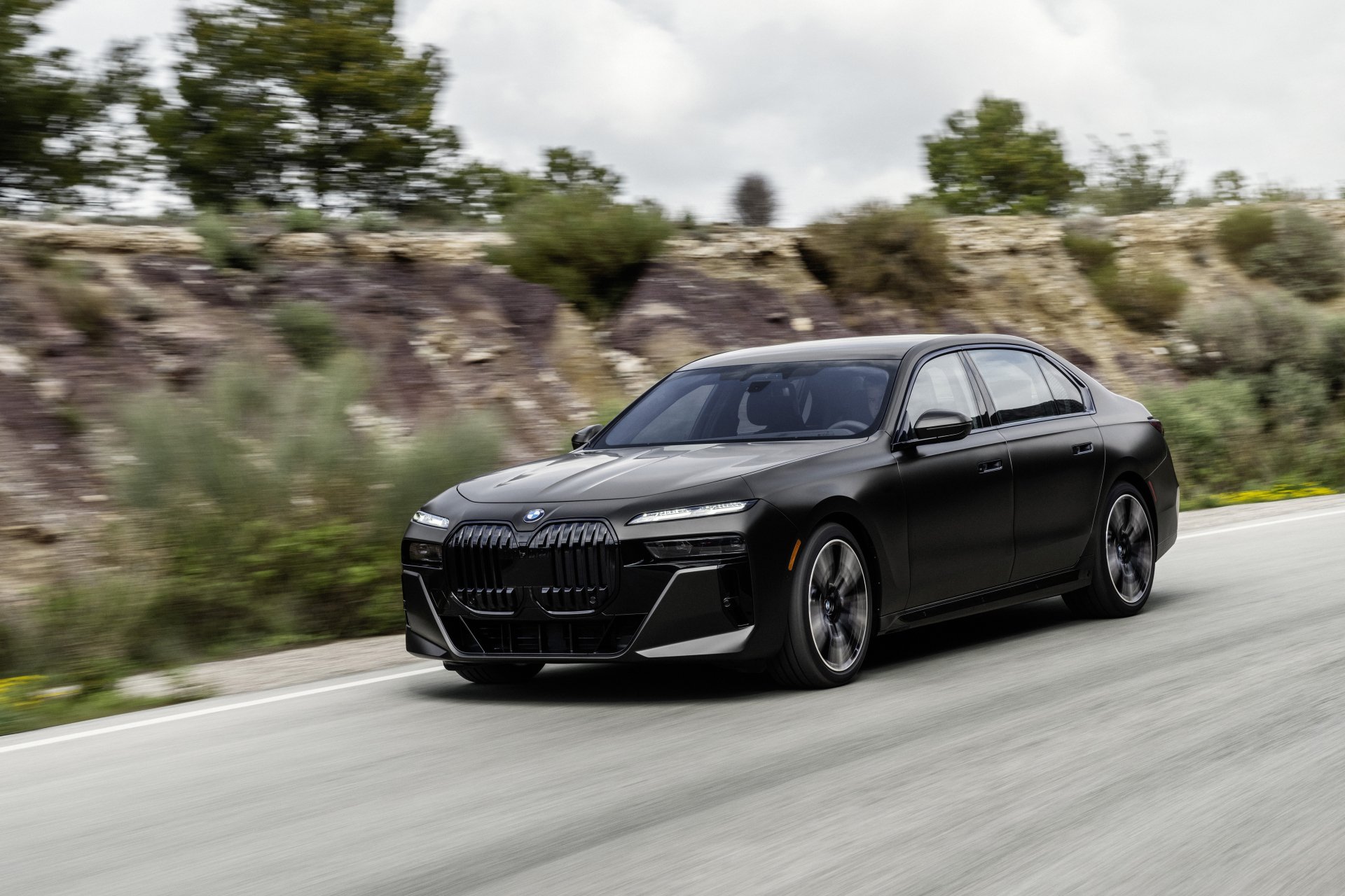 Download Vehicle BMW 760i XDrive 4k Ultra HD Wallpaper
