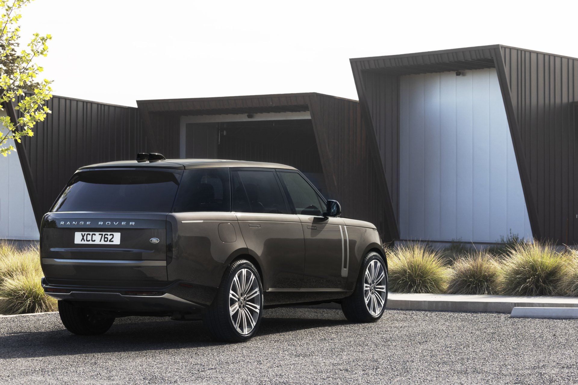 Download Vehicle Range Rover SE P400 4k Ultra HD Wallpaper