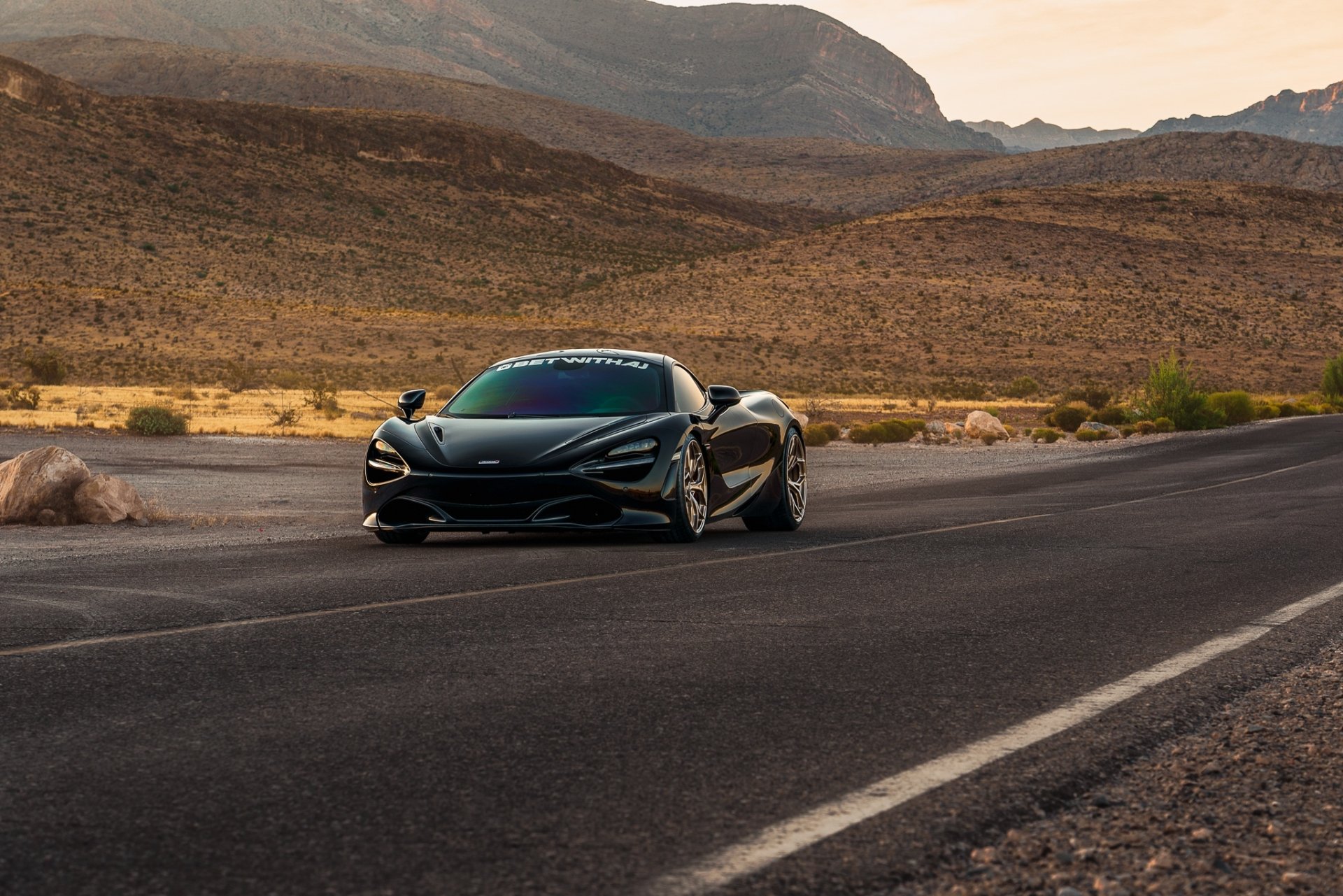 Download Vehicle McLaren 720S HD Wallpaper