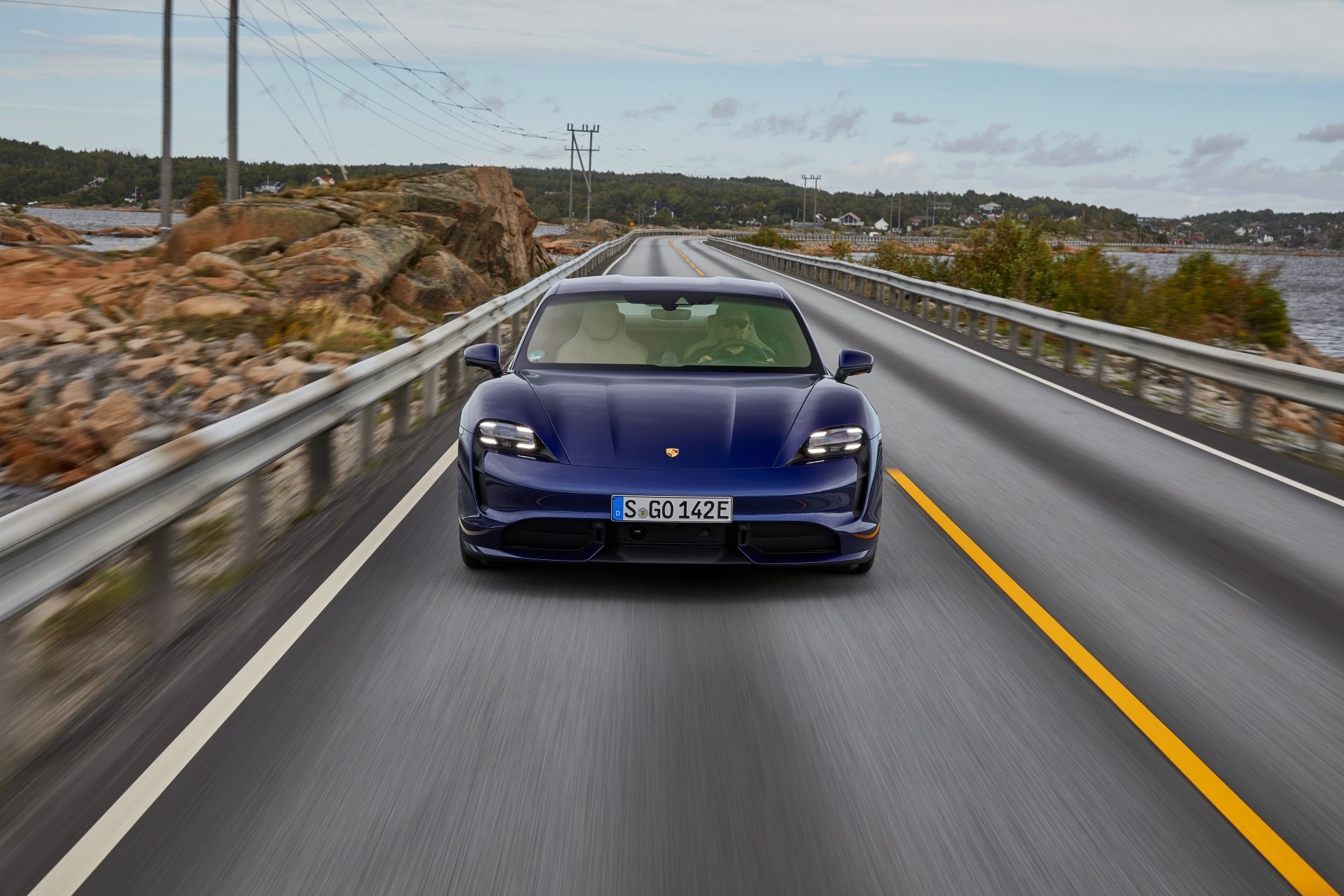 Download Vehicle Porsche Taycan Turbo 4k Ultra HD Wallpaper