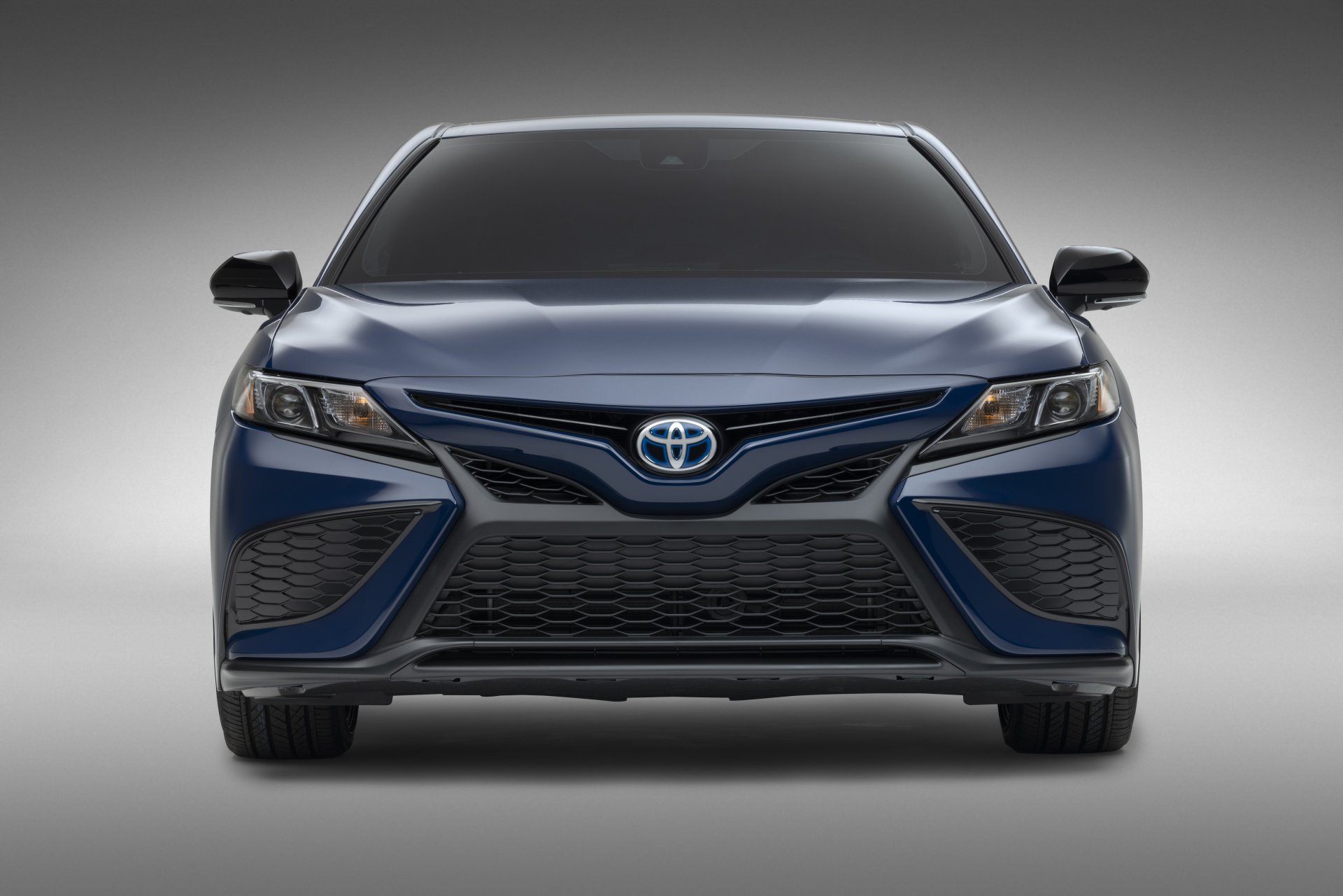 Download Vehicle Toyota Camry 8k Ultra HD Wallpaper