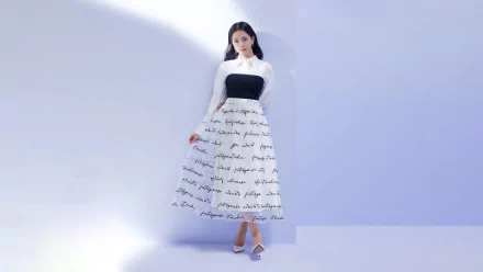 Jisoo from BlackPink poses elegantly in a monochrome outfit against a minimalist backdrop in this 4K Ultra HD music-themed desktop wallpaper.