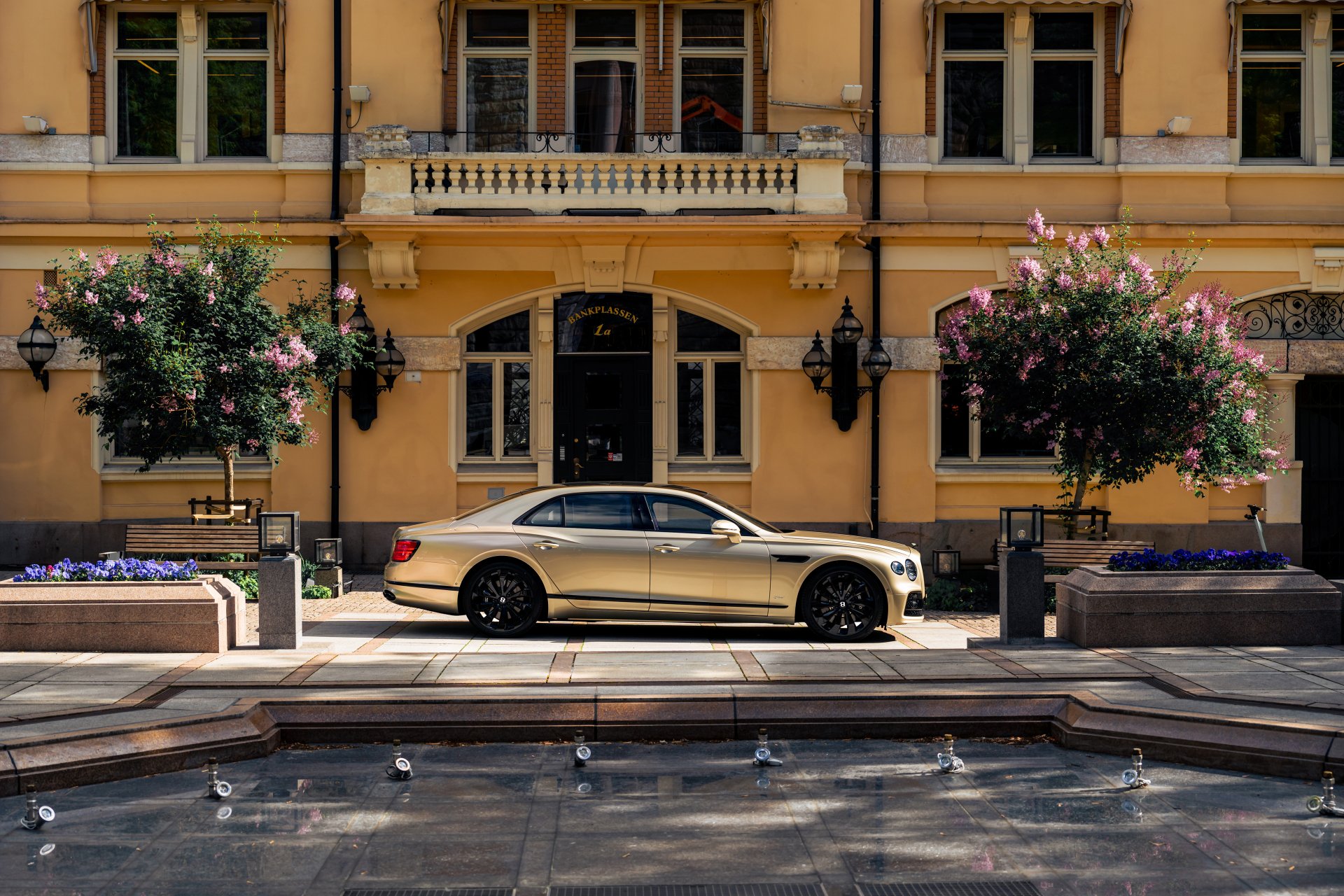 Download Vehicle Bentley Flying Spur 4k Ultra HD Wallpaper