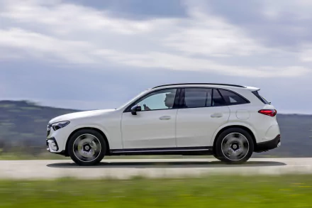  Mercedes-Benz GLC 300 e 4MATIC AMG Line
