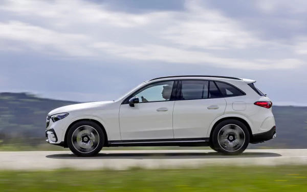  Mercedes-Benz GLC 300 e 4MATIC AMG Line