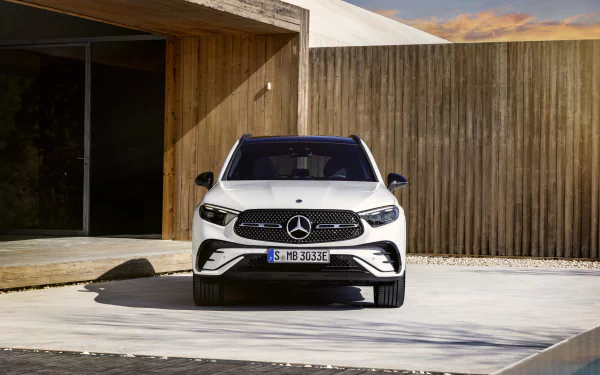  Mercedes-Benz GLC 300 e 4MATIC AMG Line