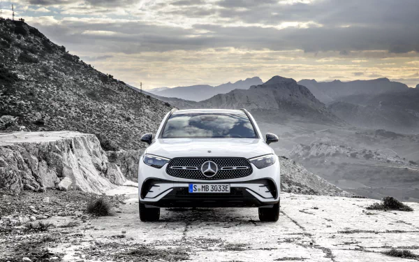  Mercedes-Benz GLC 300 e 4MATIC AMG Line
