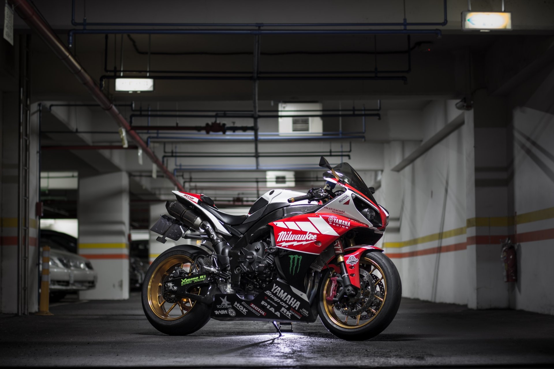 Download Vehicle Yamaha YZF-R1 4k Ultra HD Wallpaper