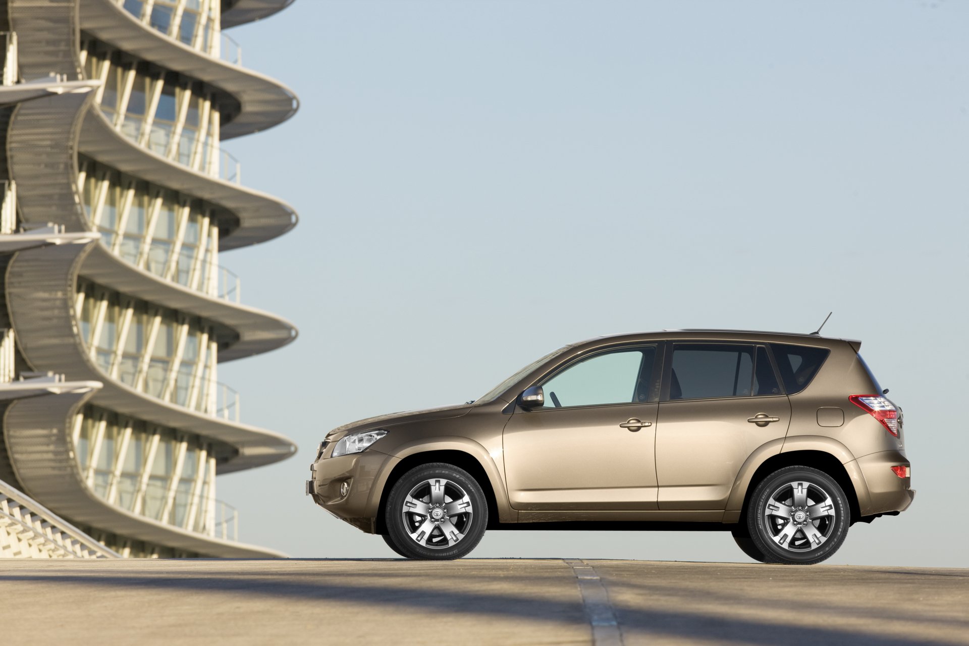 Download Vehicle Toyota RAV4 4k Ultra HD Wallpaper